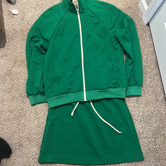 Women’s Authentic Gucci 2 piece Skirt Tracksuit size Medium - Picture 2 of 6